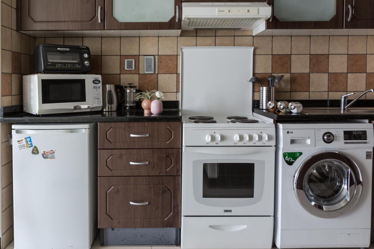Higuests - Cozy Studio With Panoramic Views On The Lake Apartman Dubaj Kültér fotó