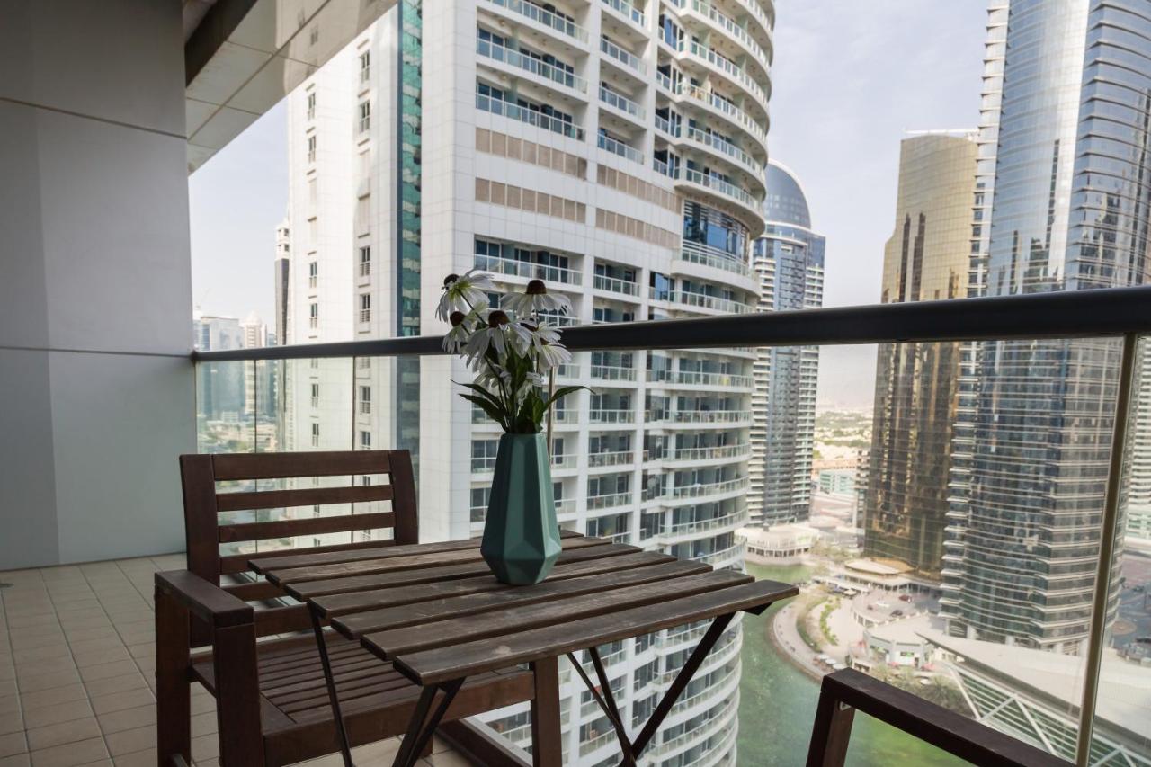 Higuests - Cozy Studio With Panoramic Views On The Lake Apartman Dubaj Kültér fotó