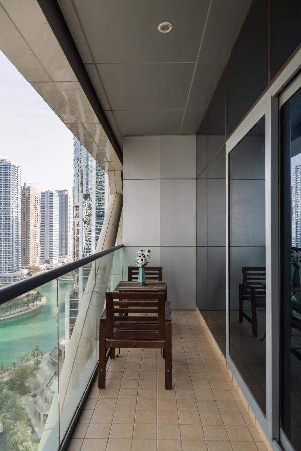 Higuests - Cozy Studio With Panoramic Views On The Lake Apartman Dubaj Kültér fotó