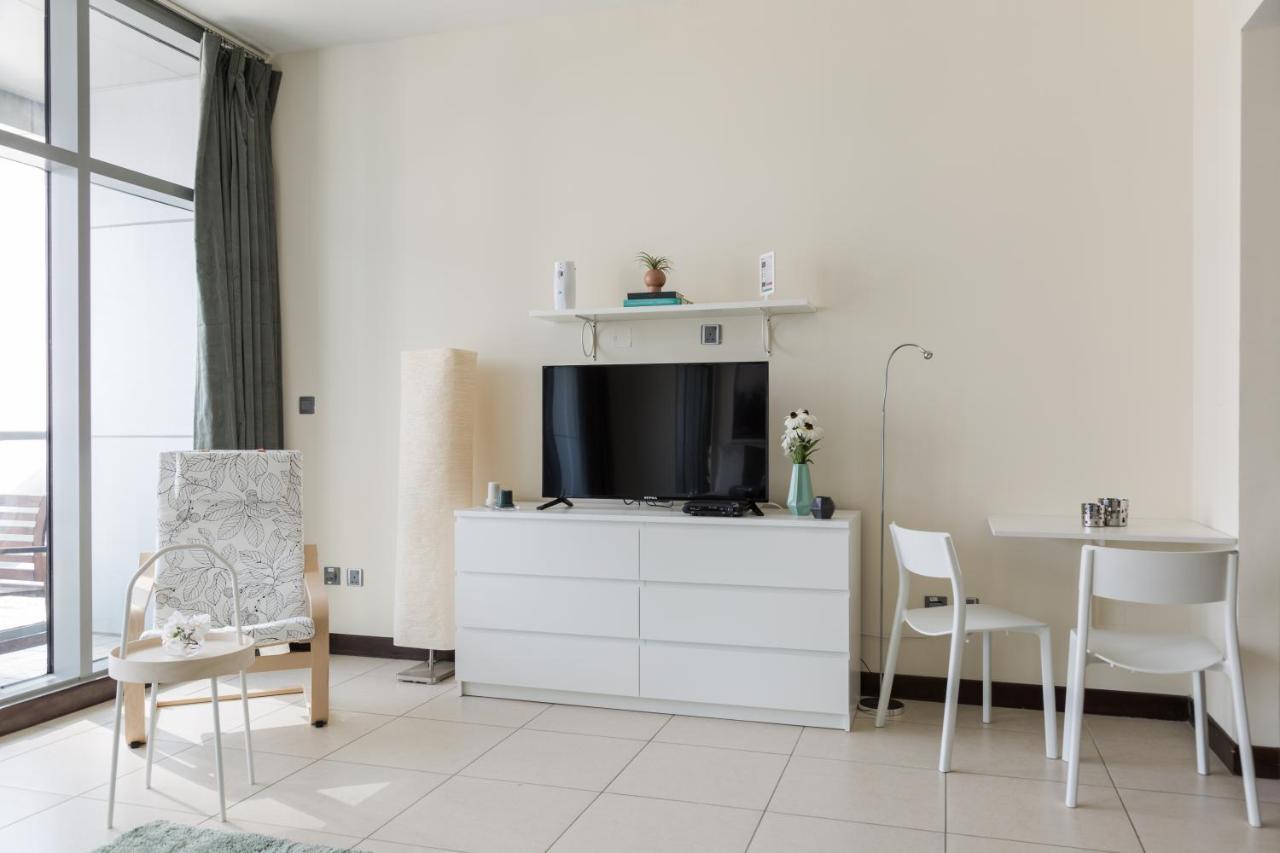 Higuests - Cozy Studio With Panoramic Views On The Lake Apartman Dubaj Kültér fotó