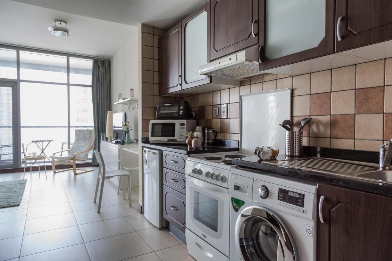 Higuests - Cozy Studio With Panoramic Views On The Lake Apartman Dubaj Kültér fotó